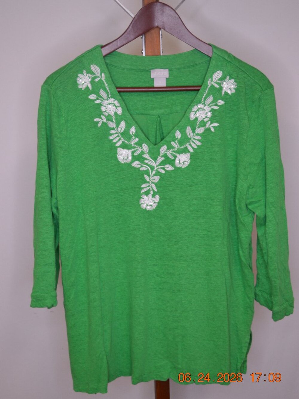 Chico's Women's Size 3 (US XL) Green Floral Stitch V-Neck